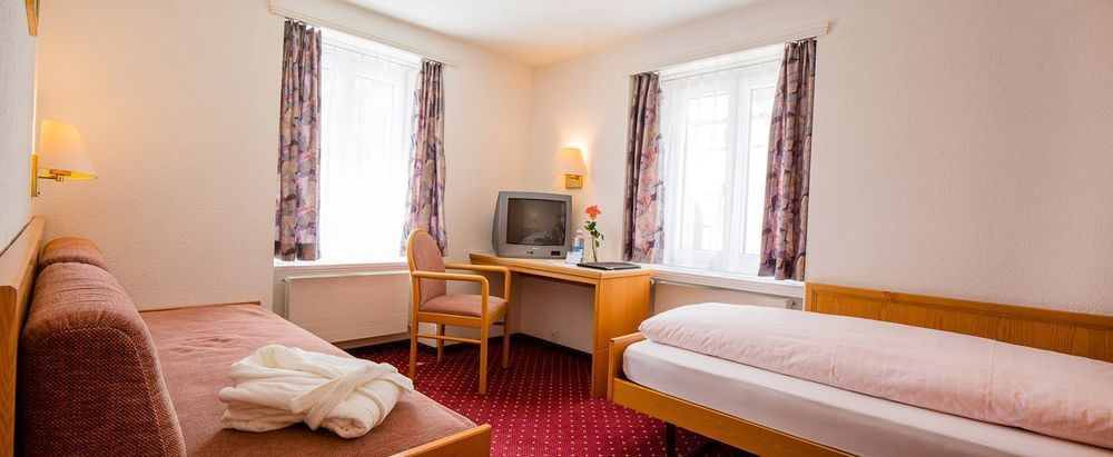 Hotel Heilquelle-Leukerbad-Therme ภายนอก รูปภาพ